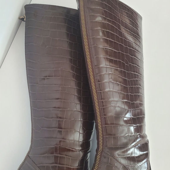 Holding Item 🩷 Just In Case - Picture 2 of 7